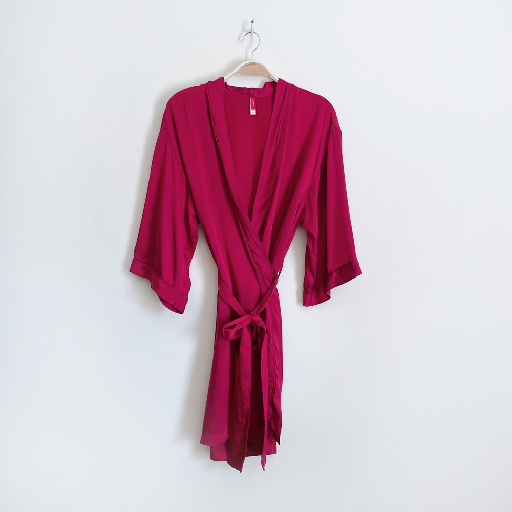 josie natori cherry red silk robe - size small – good market