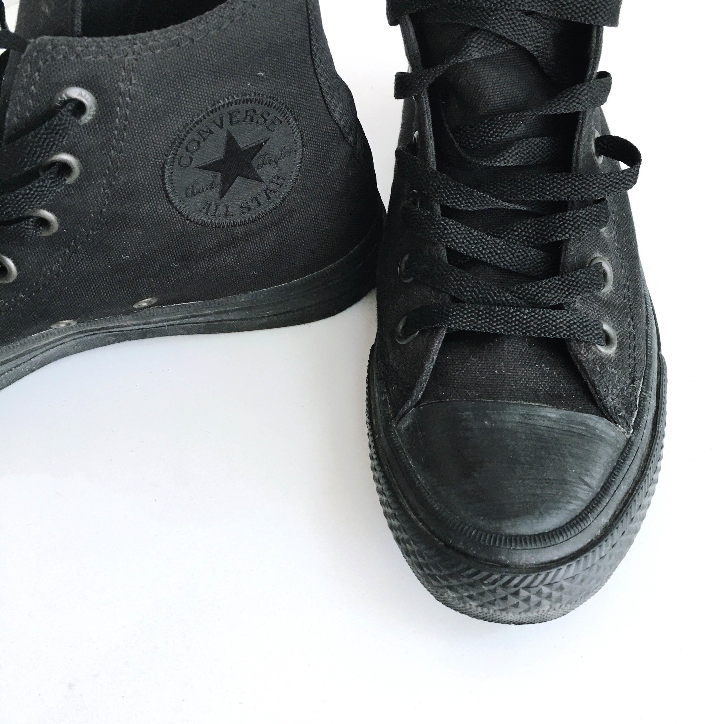 Chuck taylor best sale 2 black