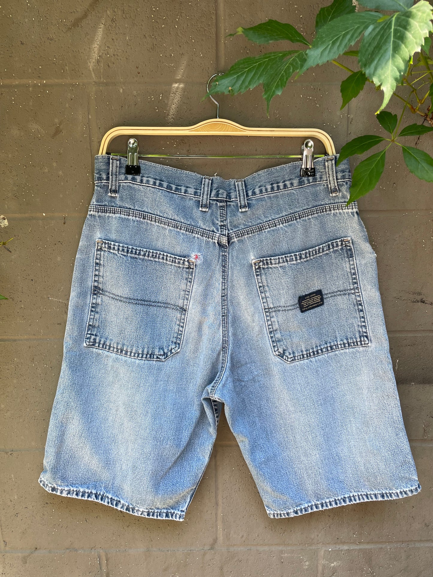 vintage 00s levi's long denim shorts