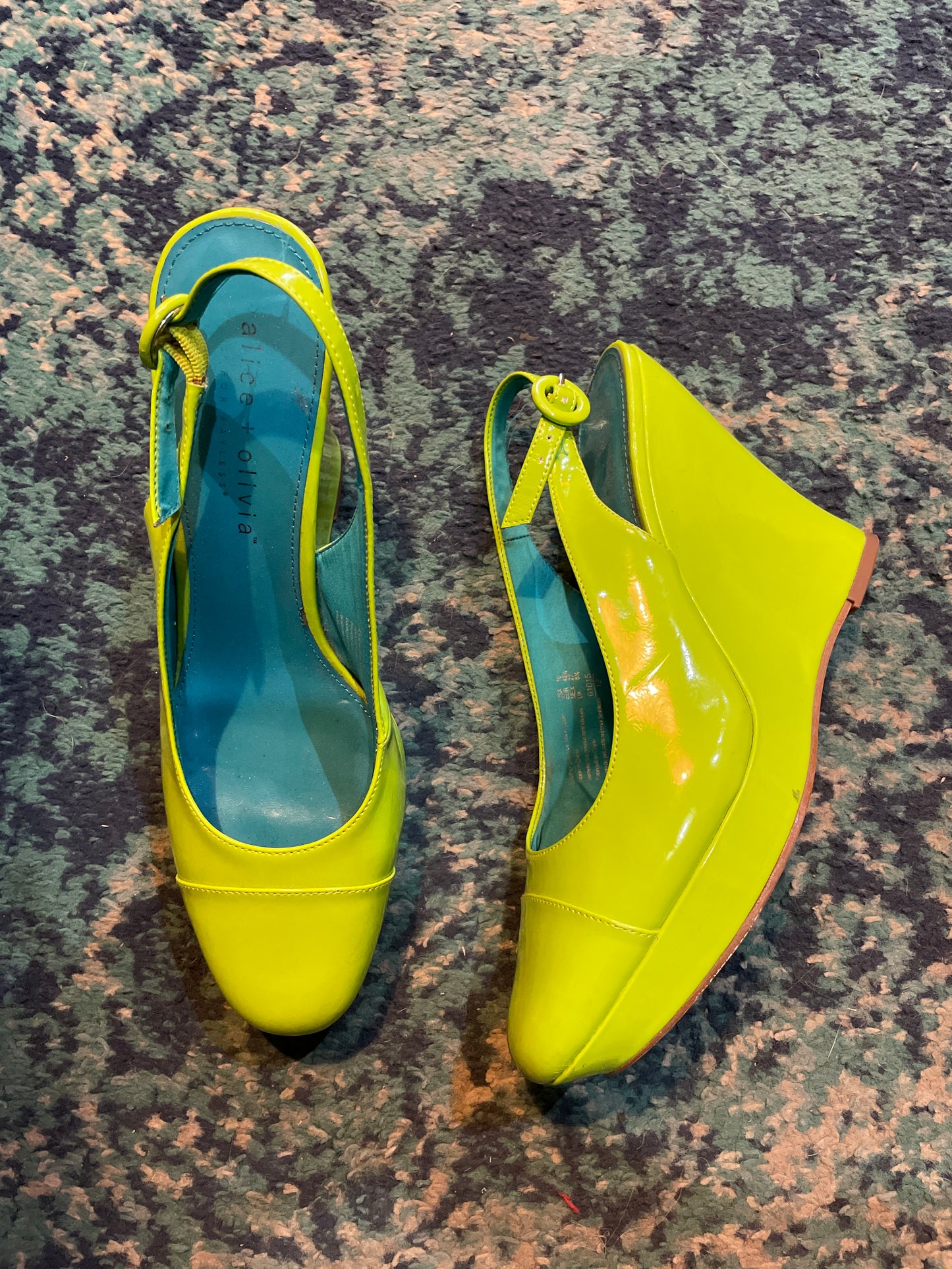 alice + olivia 00's lime green patent wedge shoes