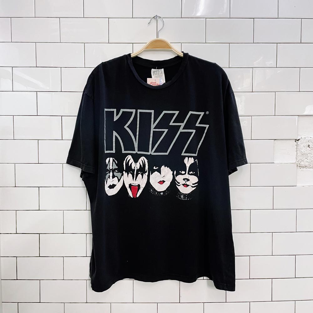 vintage 2012 kiss graphic tee