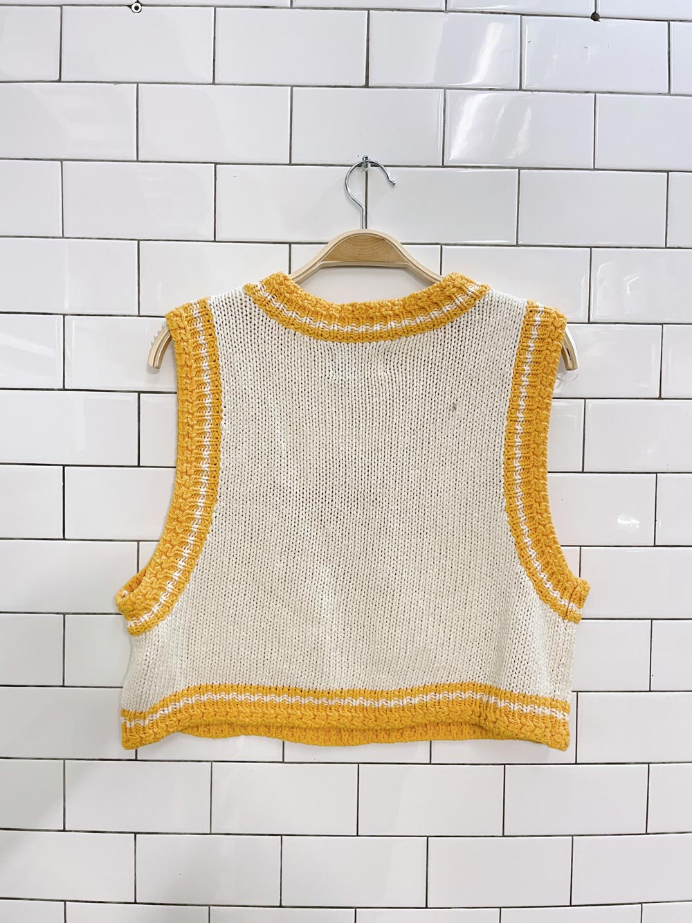 pieces chindy v-neck crop knit vest