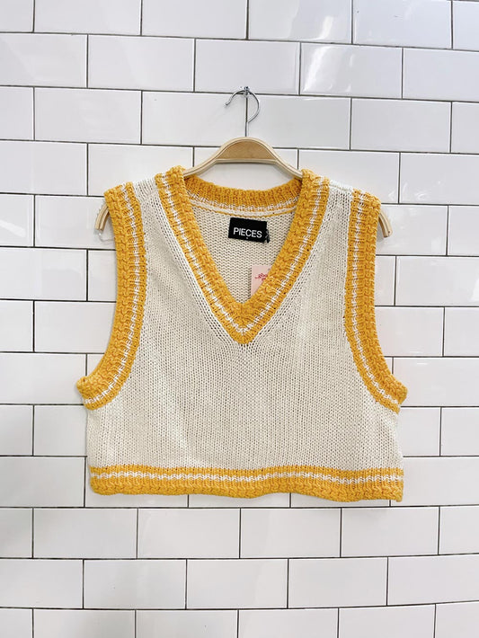 pieces chindy v-neck crop knit vest