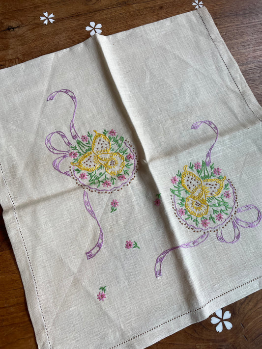 vintage 100% linen hand embroidered daffodils table runner