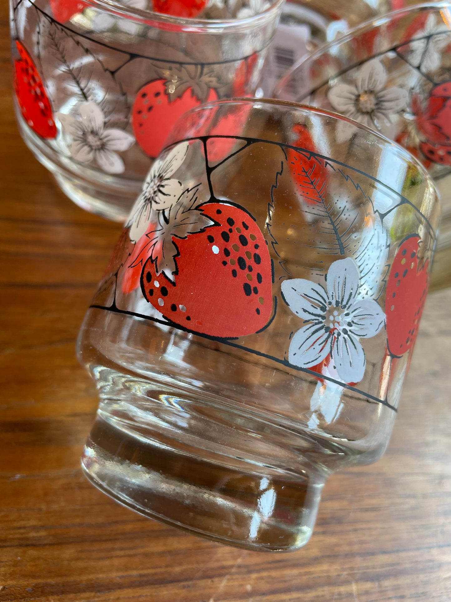 set of 6 vintage 70s strawberry glasses