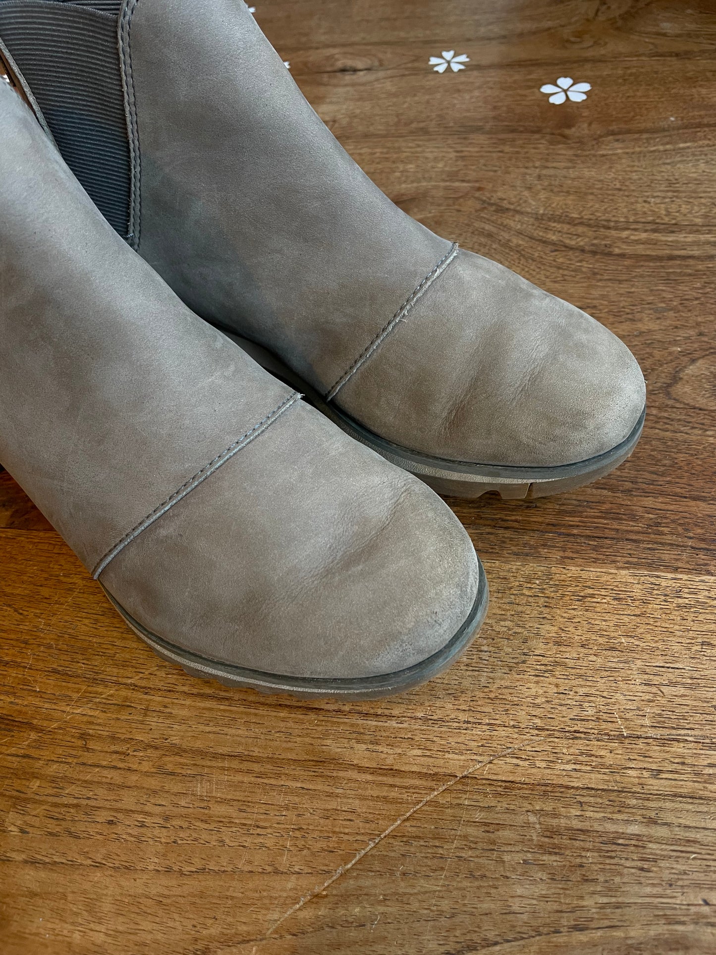 sorel harlow leather chelsea boot