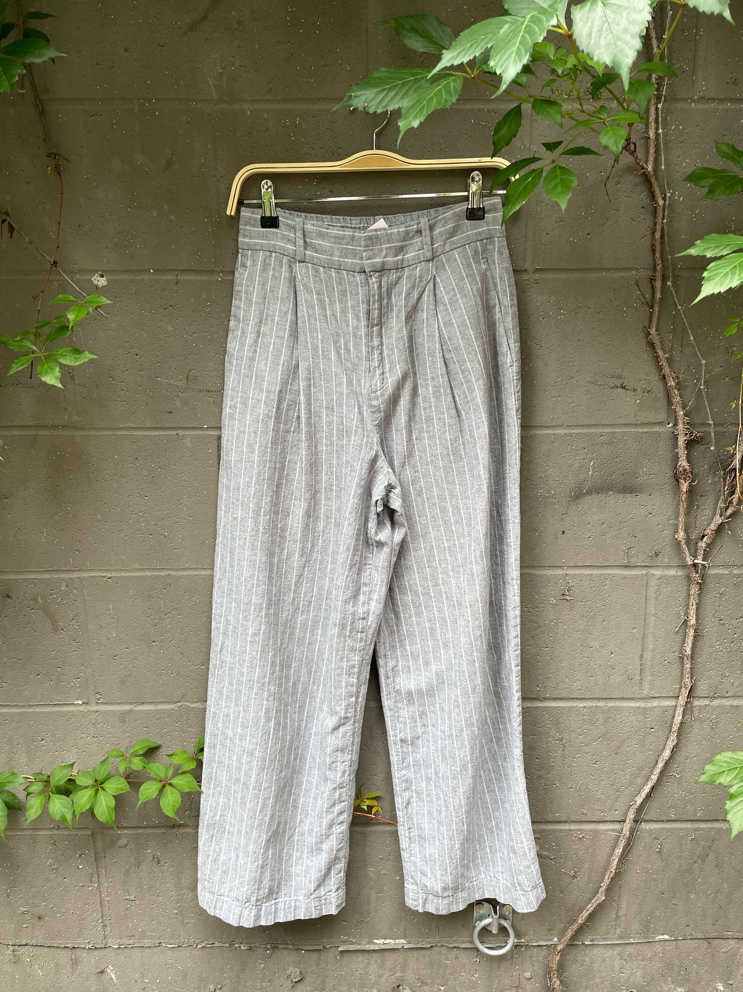 uniqlo linen blend pleated wide leg trouser