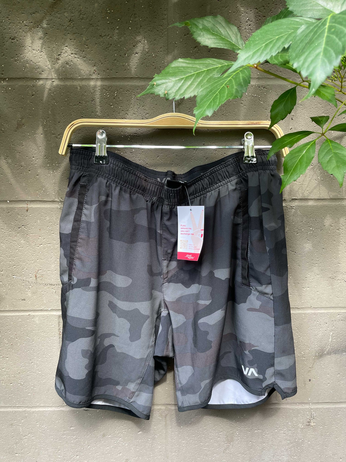 rvca yogger camo stretch athletic shorts