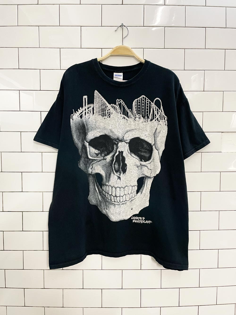 canada's wonderland skull graphic tee