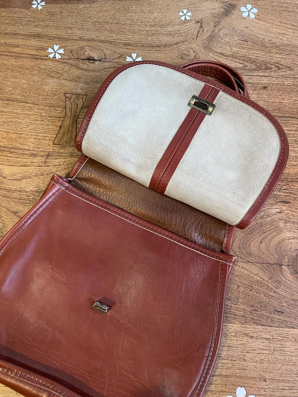 vintage turnlock saddle flap leather handbag