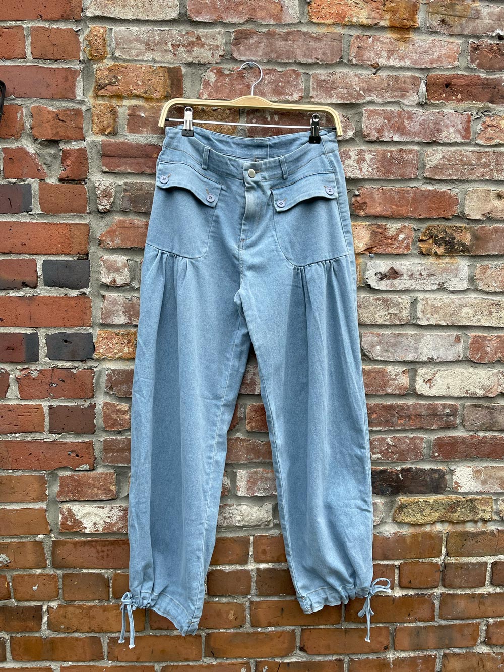 denim pleated pocket parachute pants