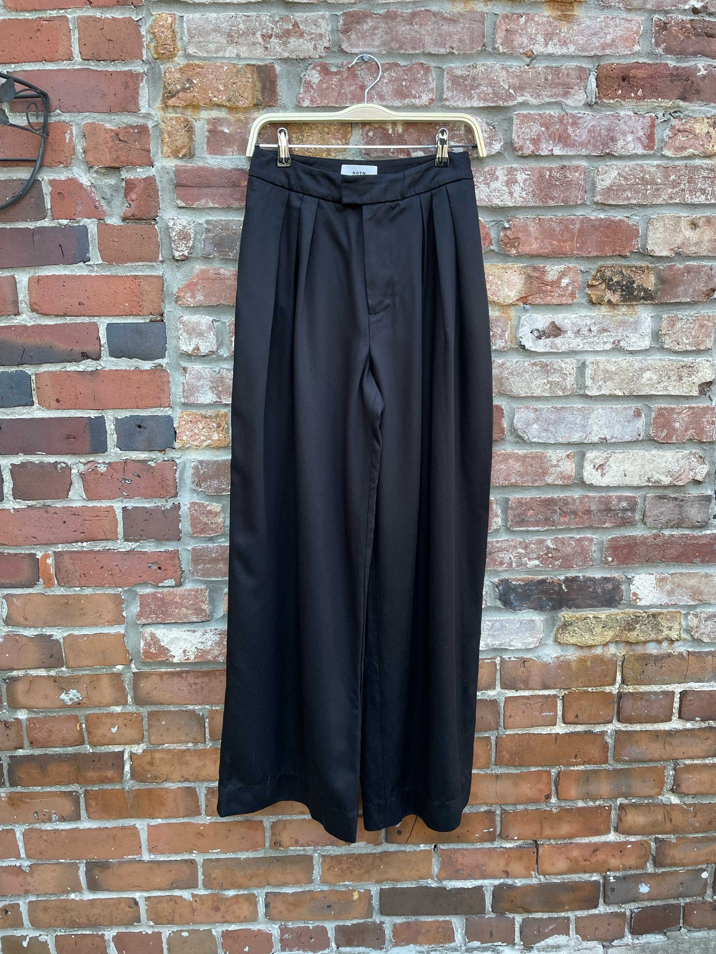 kotn 2024 plaza wide leg pleated trouser