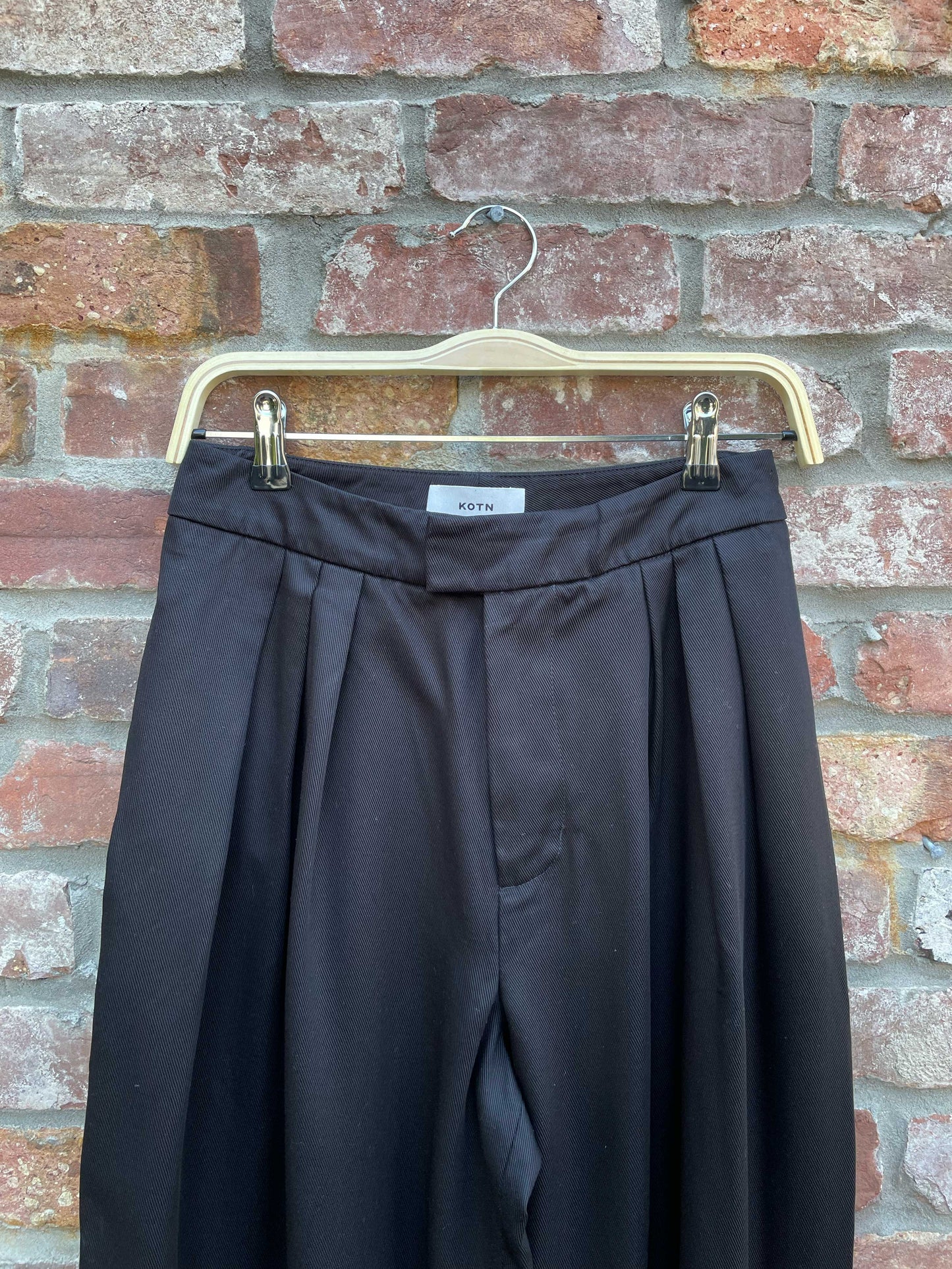 kotn 2024 plaza wide leg pleated trouser