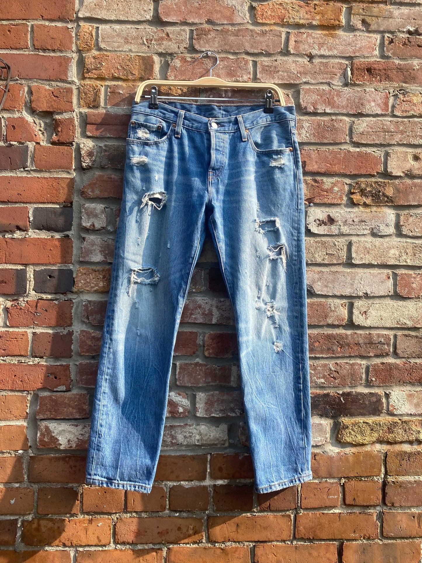 levi's 501 CT distressed boyfriend jeans