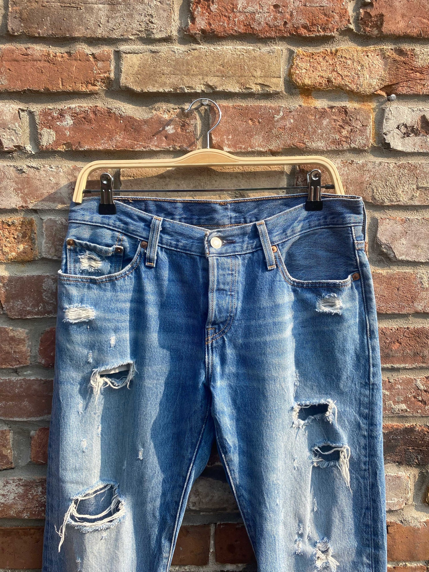 levi's 501 CT distressed boyfriend jeans