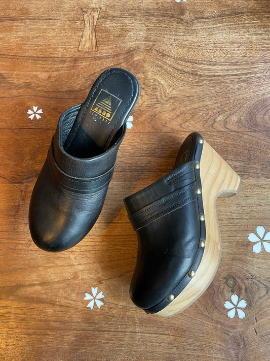 vintage 90s aldo leather studded clog