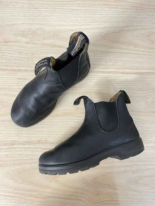 blundstone black leather chelsea boots