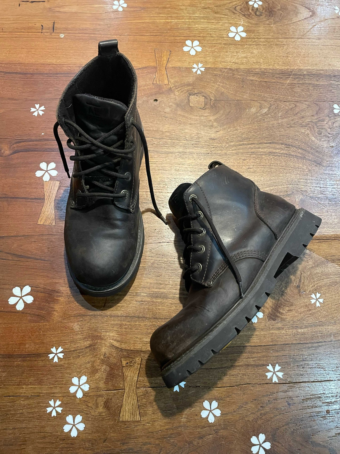 y2k american eagle tomb raider boots