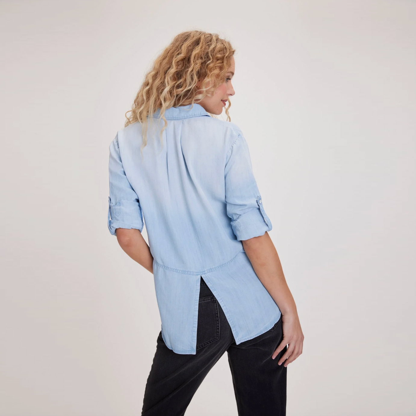 bella dahl 2024 chambray split back shirt