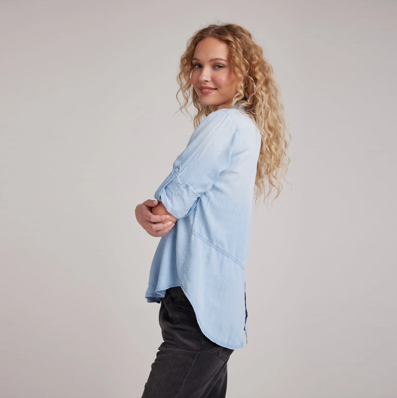 bella dahl 2024 chambray split back shirt