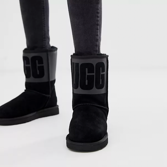 ugg classic short rubber logo sheepskin boot - size 10