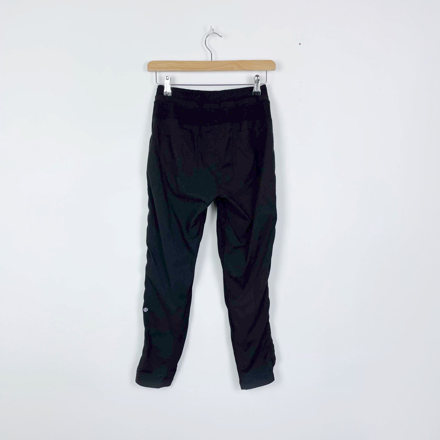 lululemon street to studio slim pant - size 4