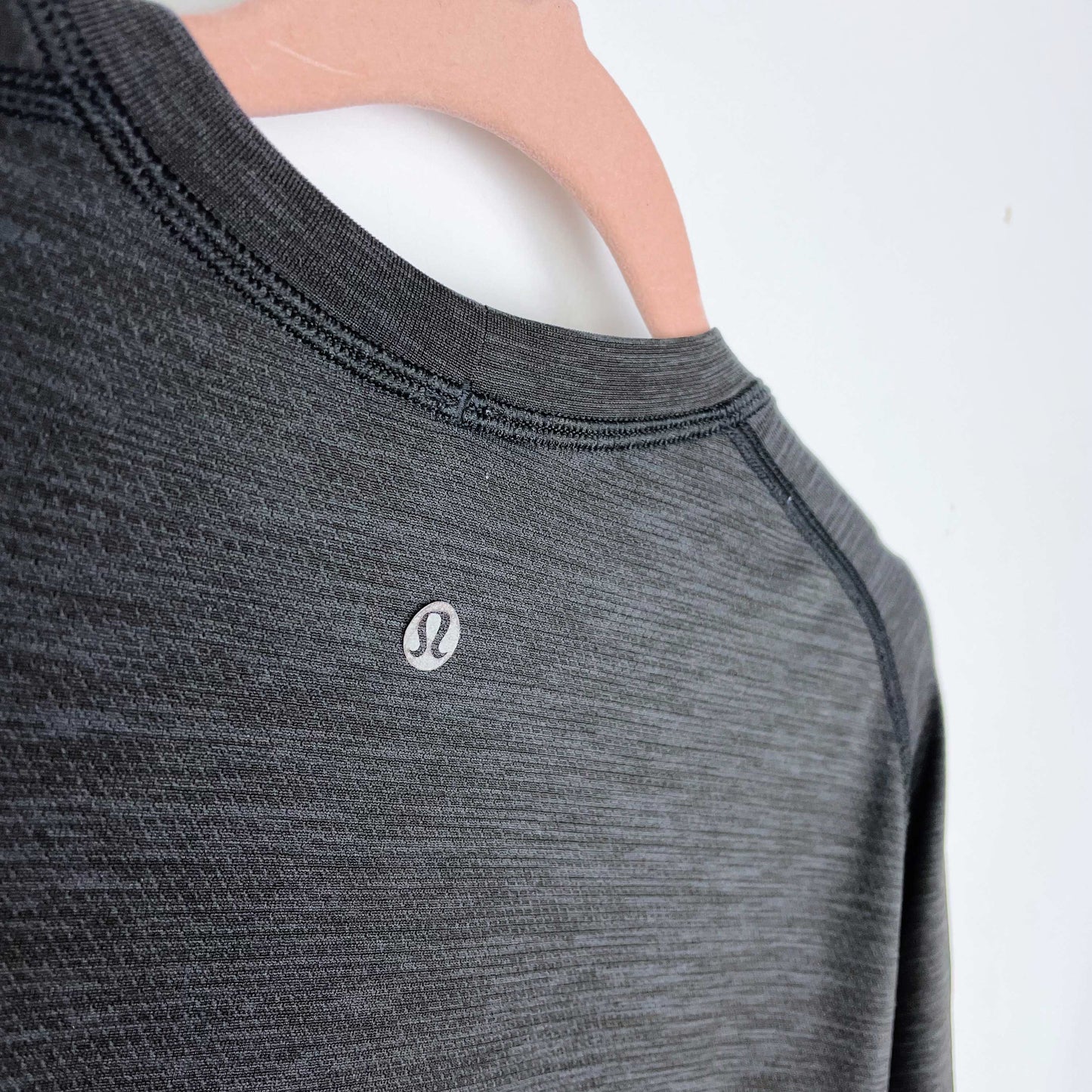 lululemon metal vent tech short sleeve - size medium