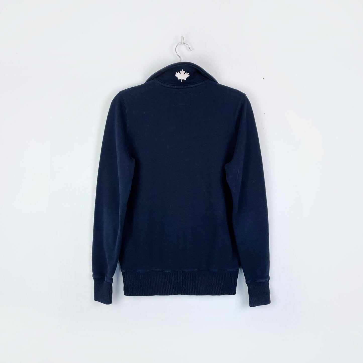 roots navy 1/4 zip sweatshirt