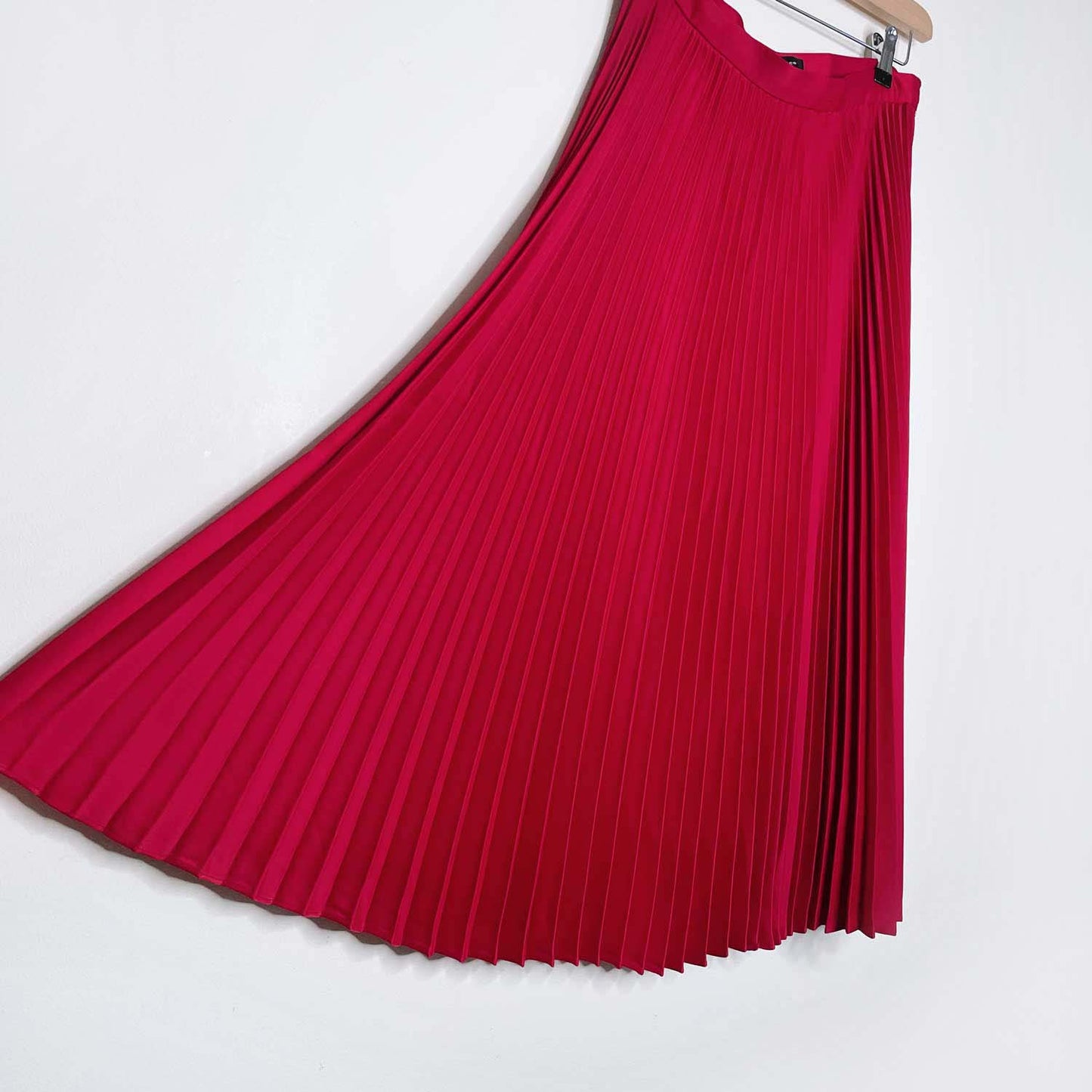 club monaco annina red holiday pleated midi skirt - size 6