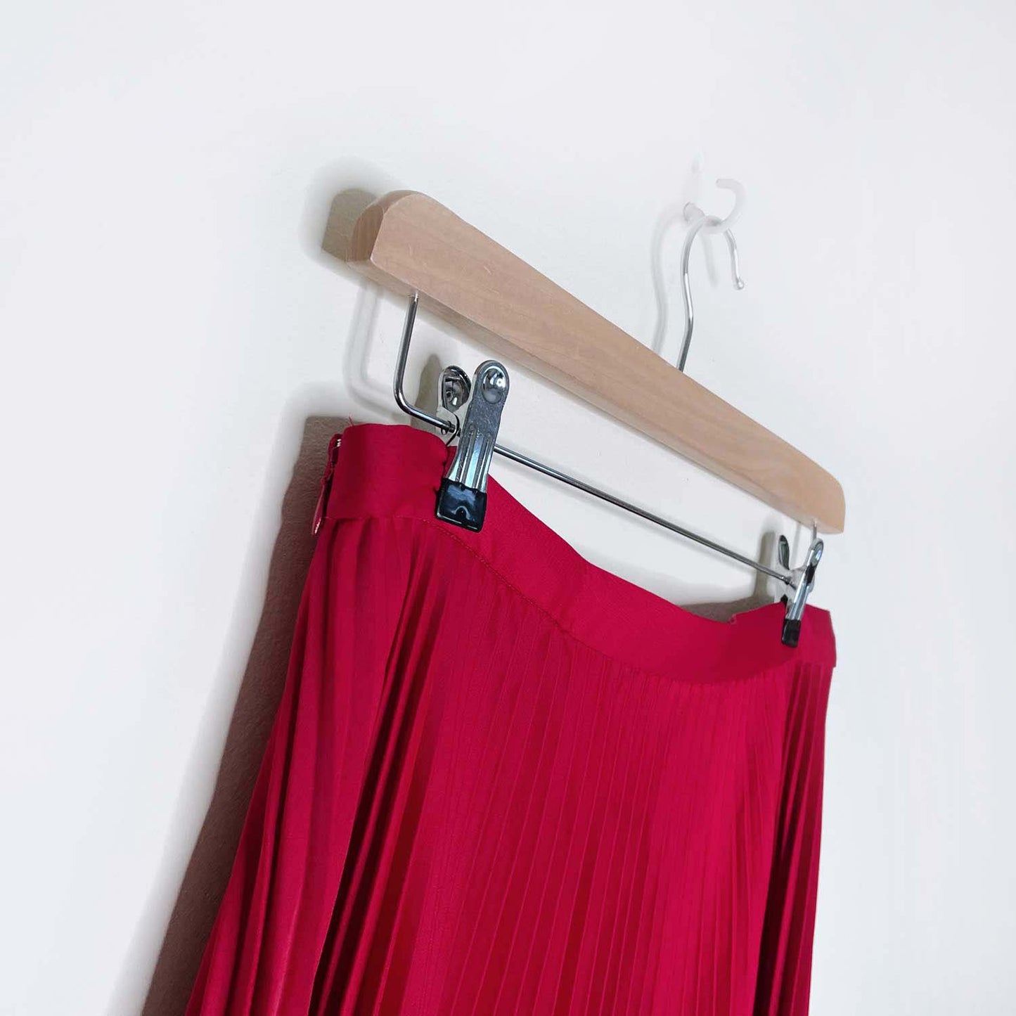 club monaco annina red holiday pleated midi skirt - size 6