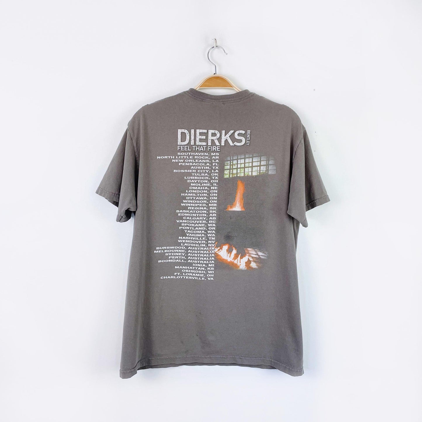 dierks bently feel that fire tour tee