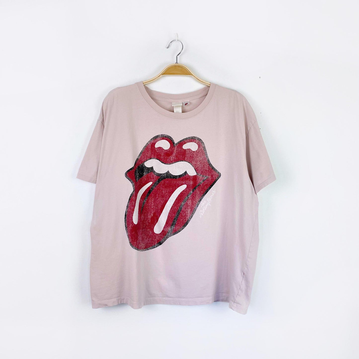 h&m 2023 rolling stones pink tee