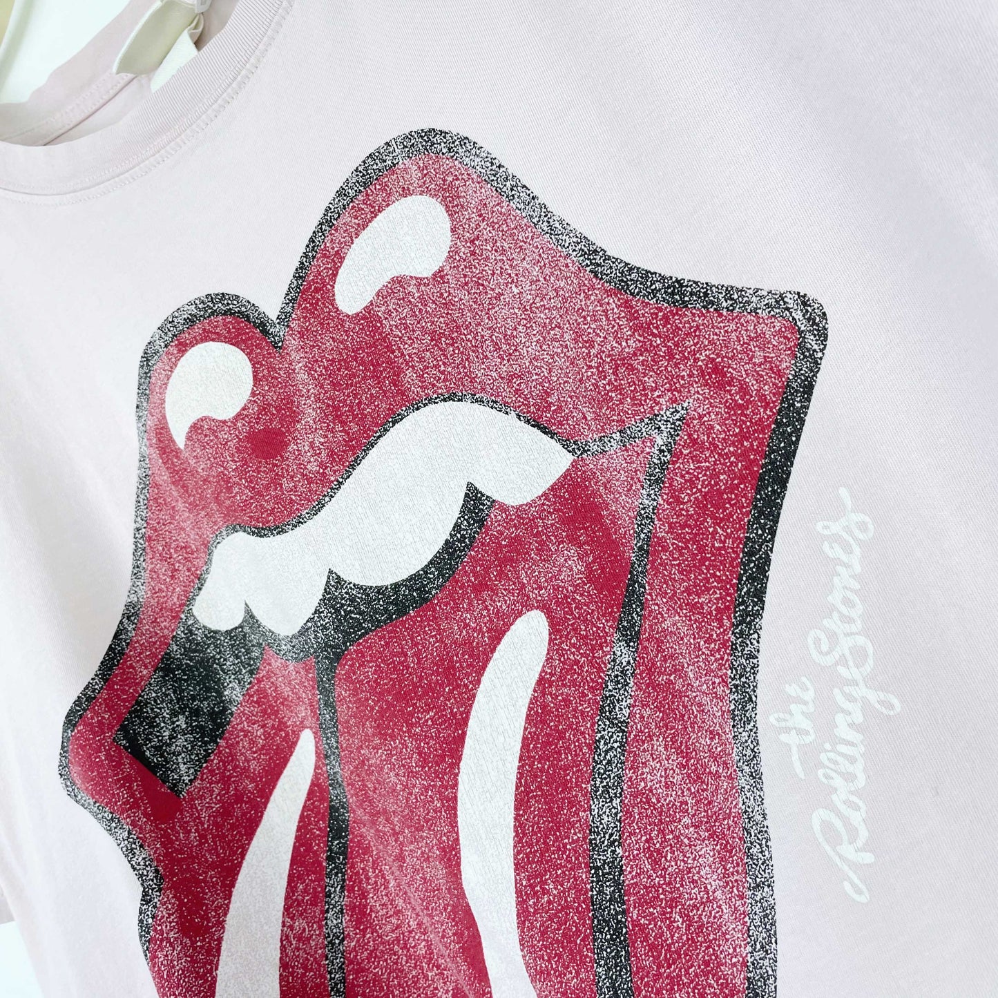 h&m 2023 rolling stones pink tee