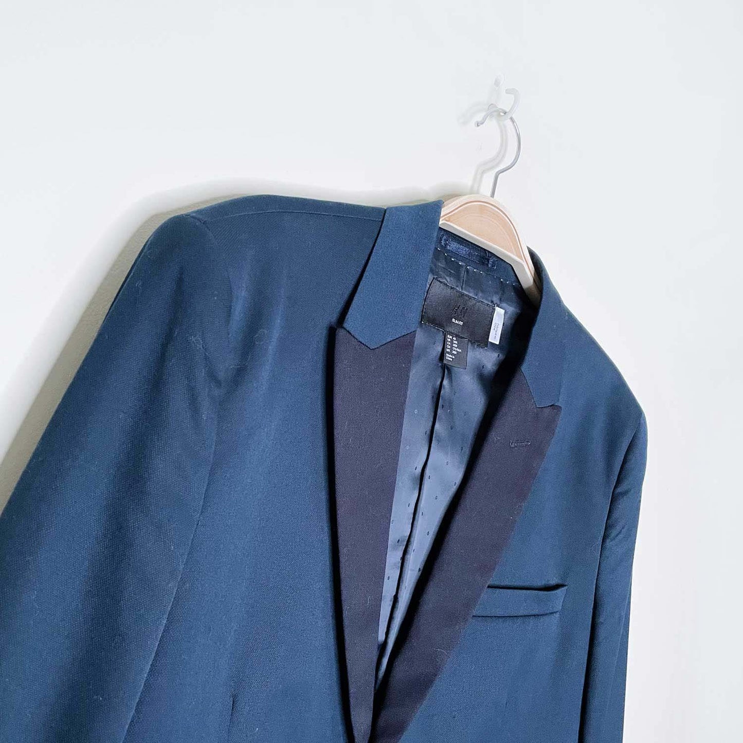 h&m slim fit blue tuxedo jacket with black lapel trim - size 38R