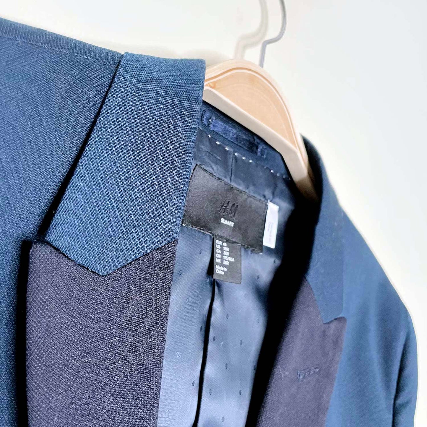 h&m slim fit blue tuxedo jacket with black lapel trim - size 38R