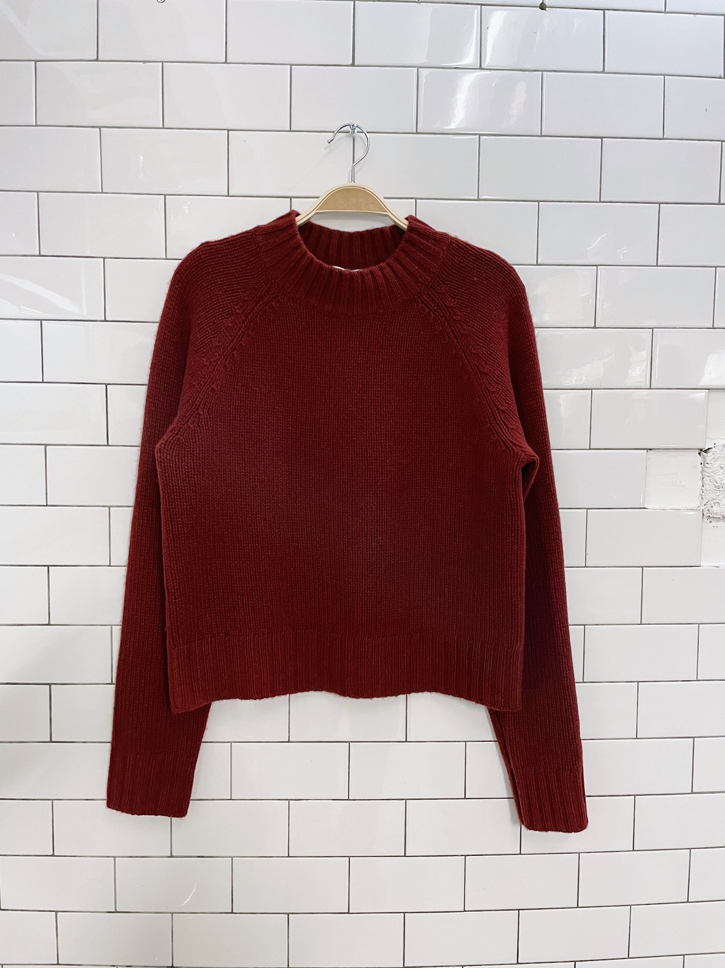 vince 100% cashmere knit crew