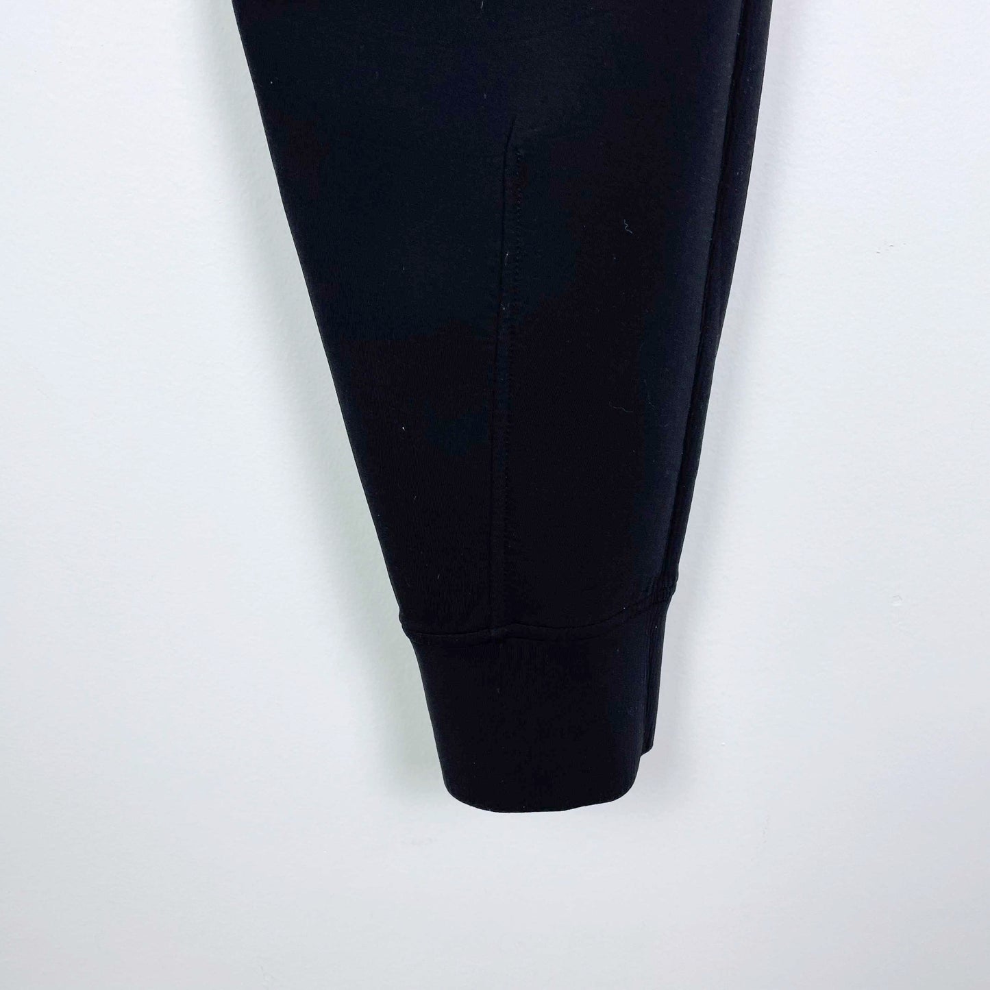 lululemon black neoprene tapered joggers - size 10