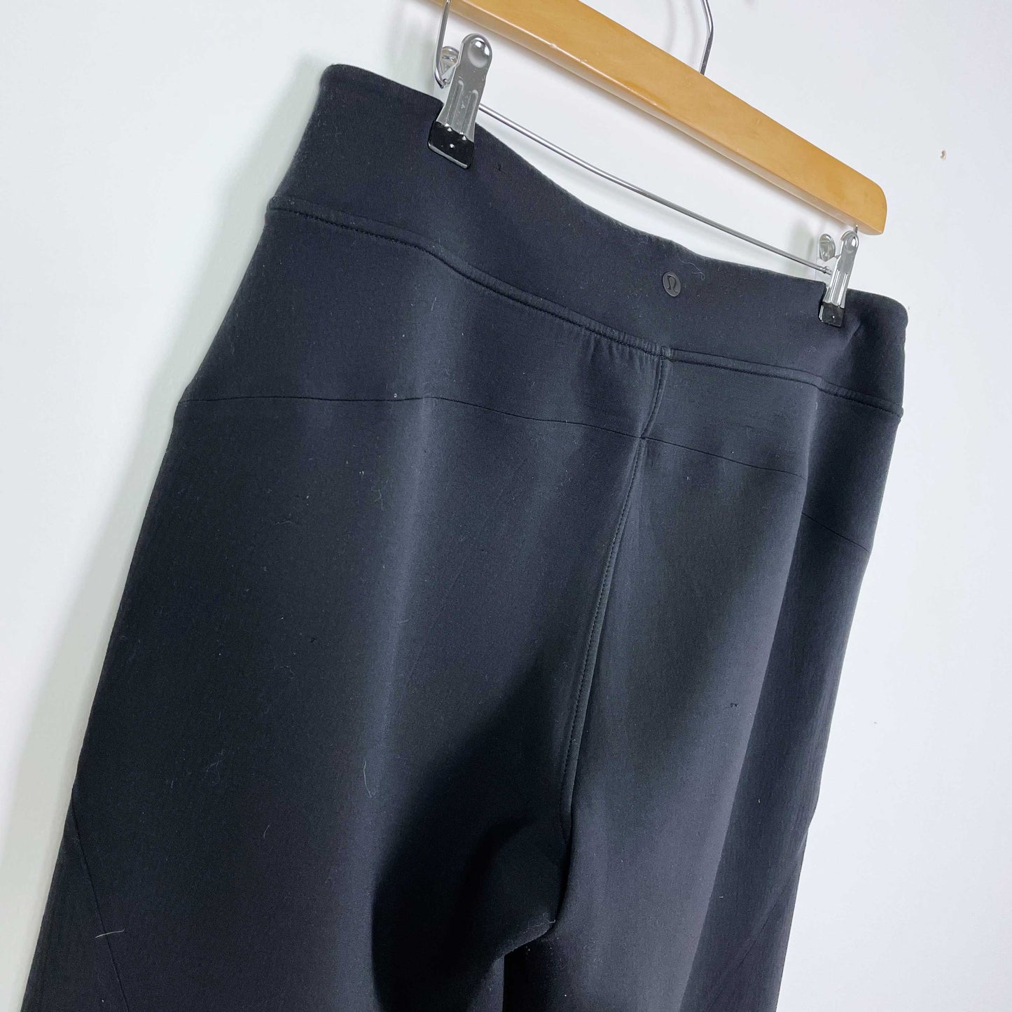 lululemon black neoprene tapered joggers - size 10