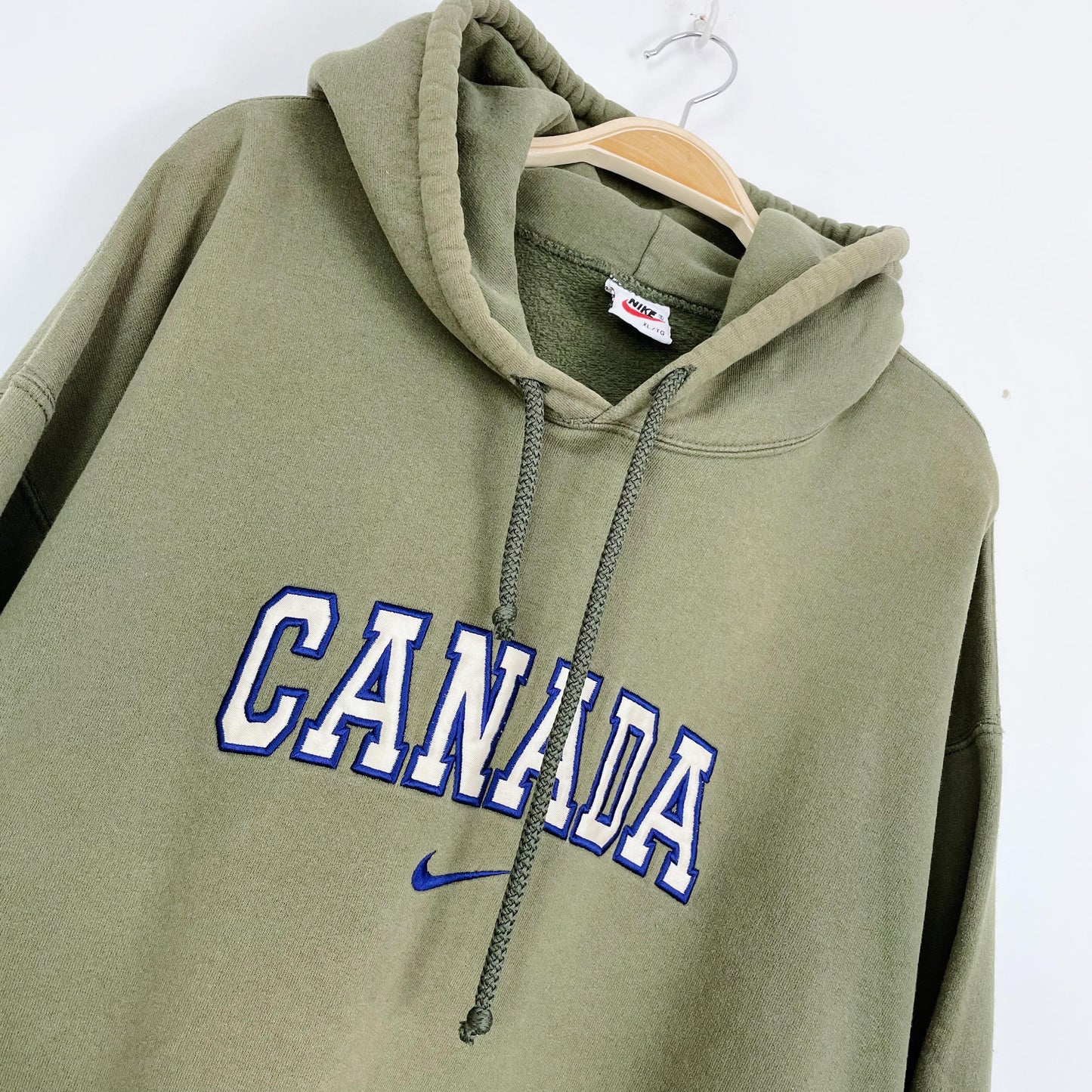 vintage 00s nike canada hoodie