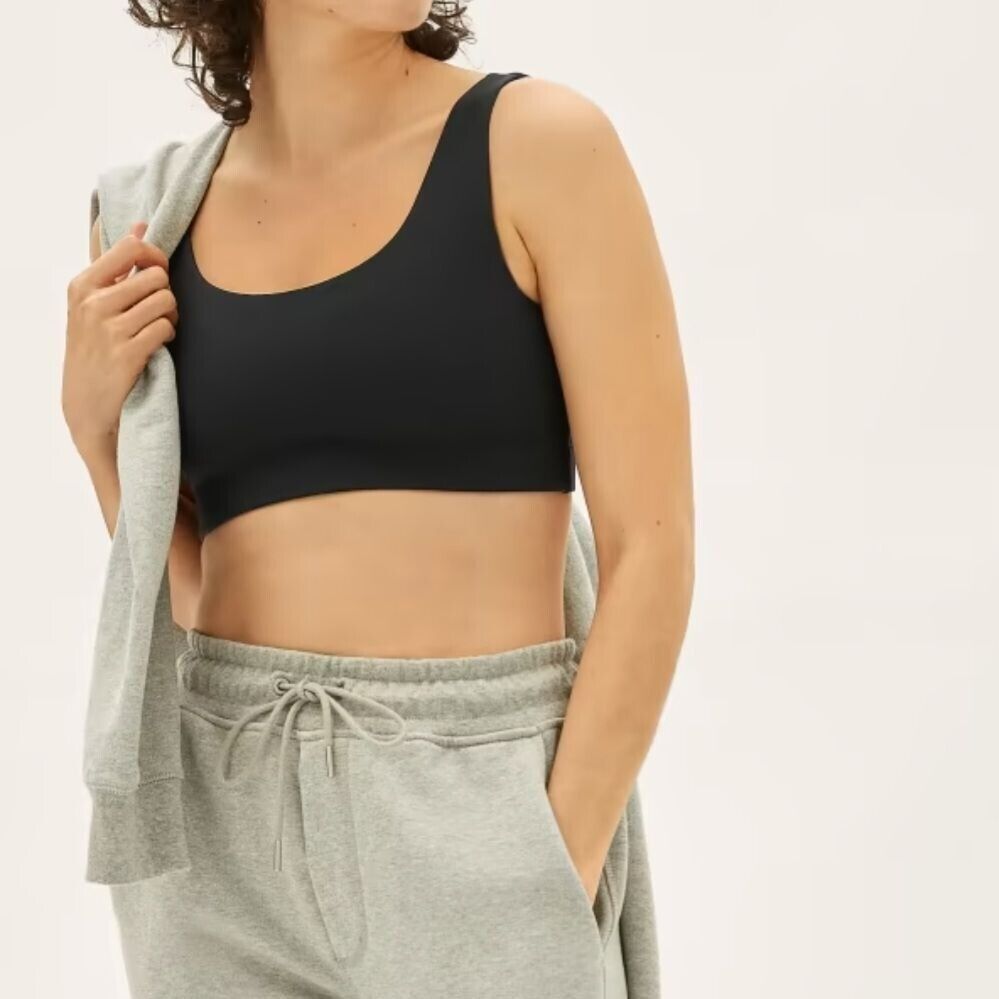 everlane the perform sports bra