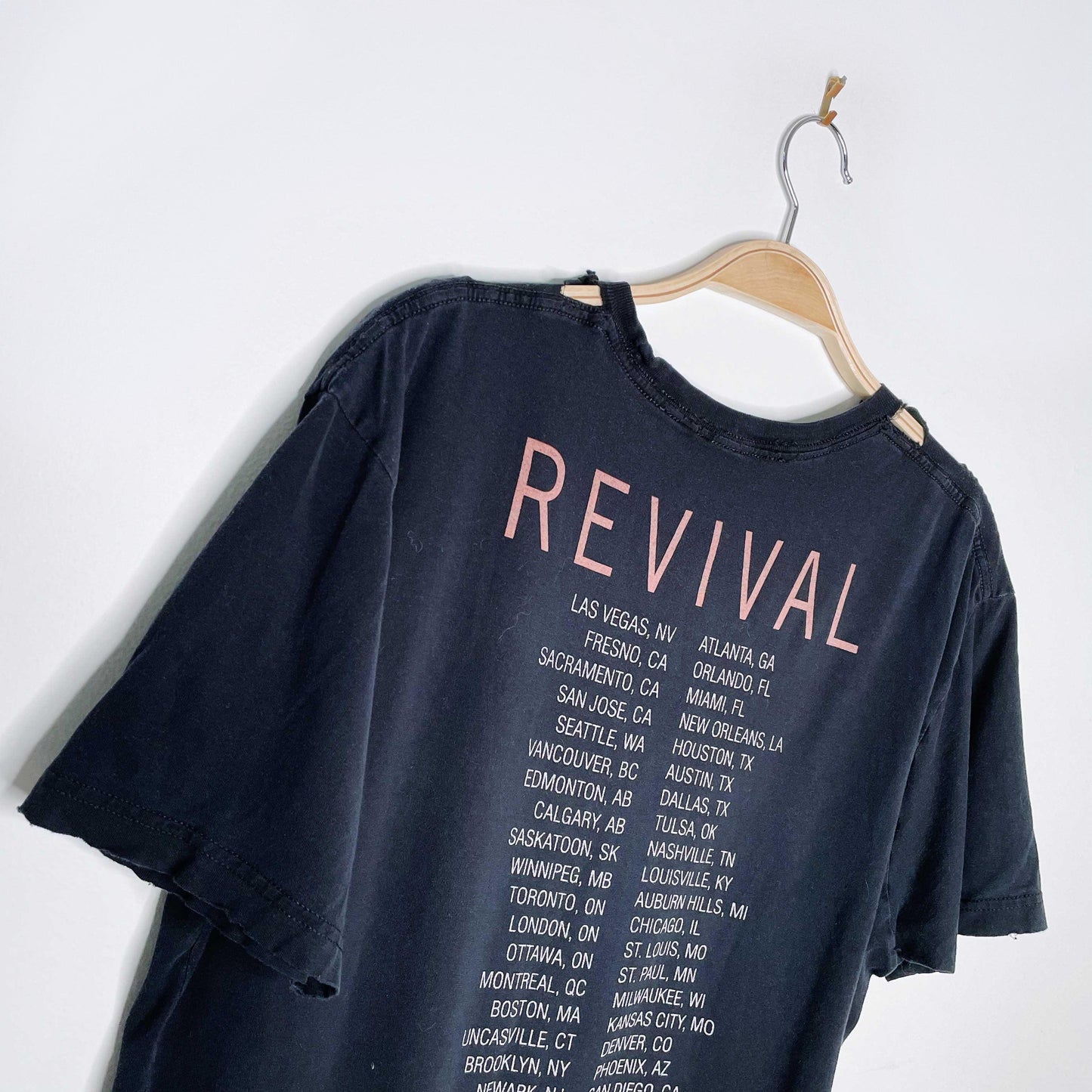 selena gomez 2016 revival tour tee