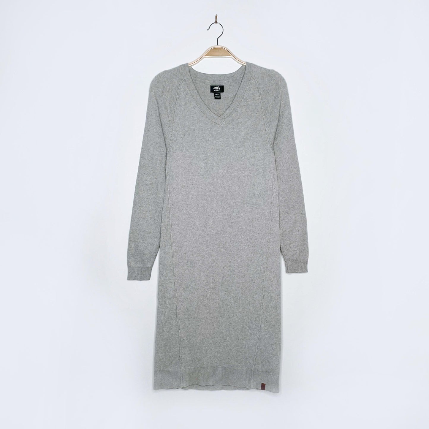 roots 2019 long sleeve v-neck knit dress