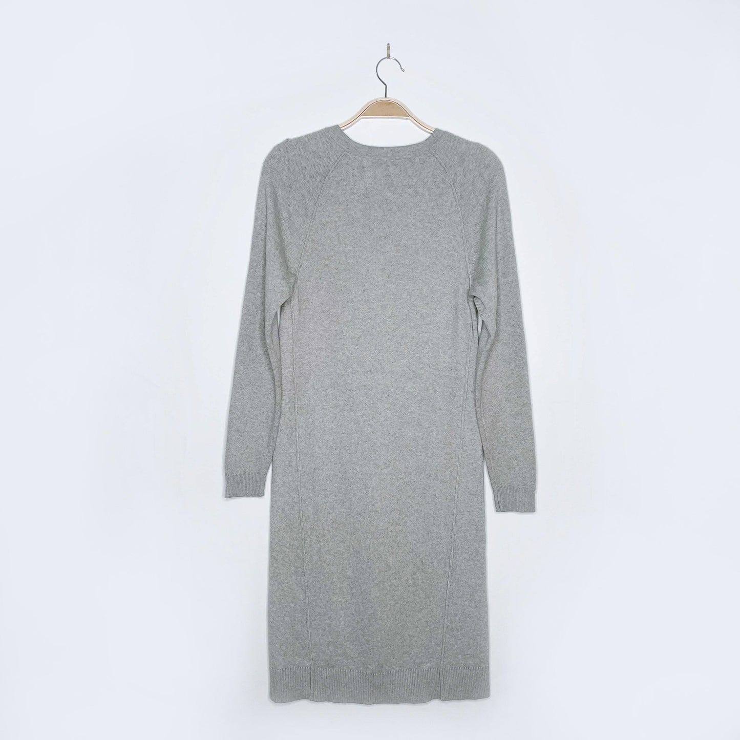 roots 2019 long sleeve v-neck knit dress