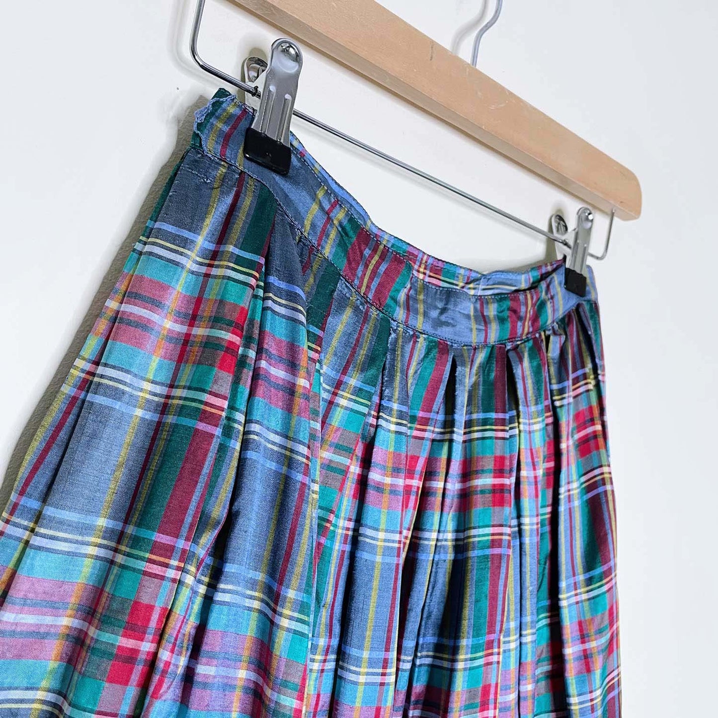 shimmery holiday tartan pleated maxi skirt - size xs