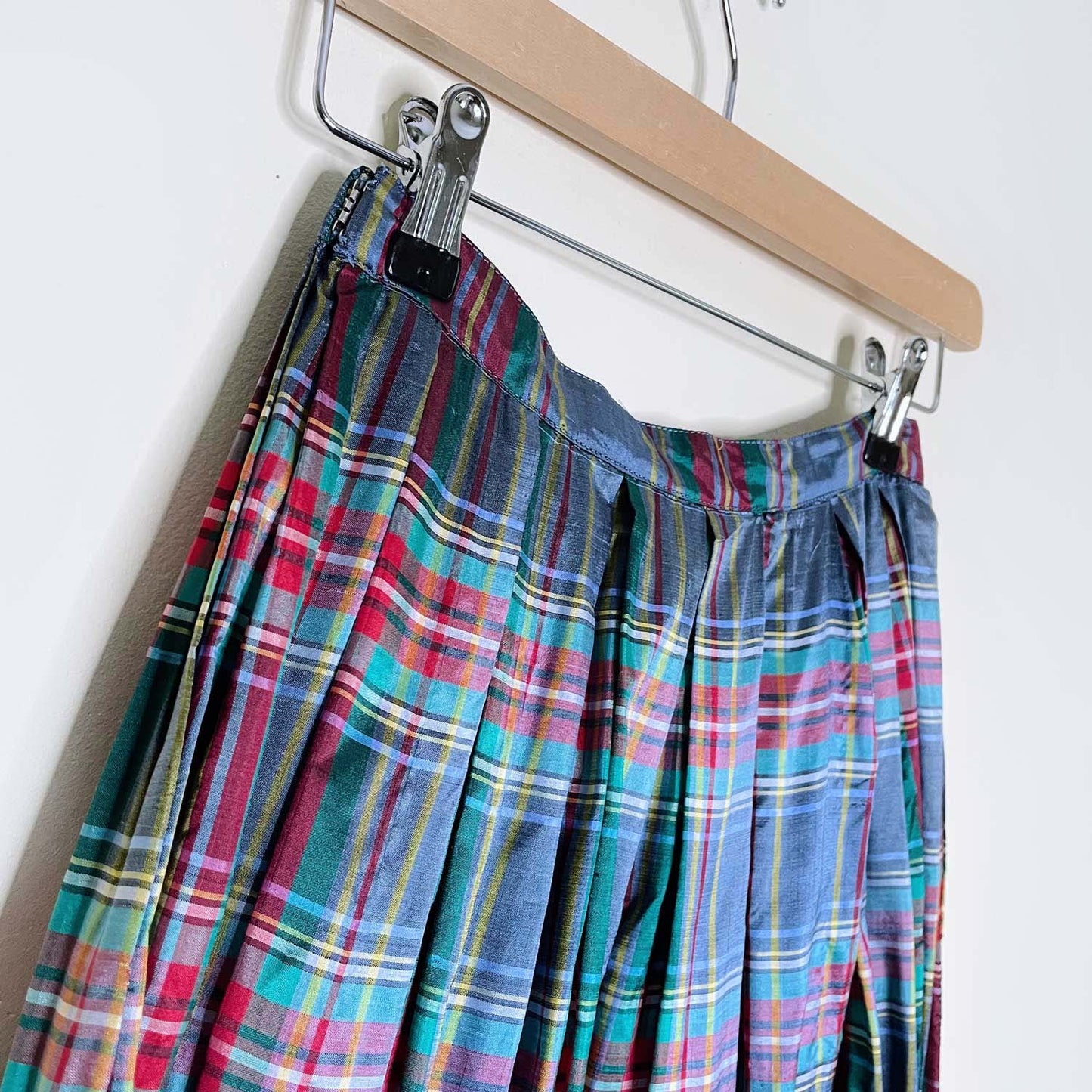 shimmery holiday tartan pleated maxi skirt - size xs