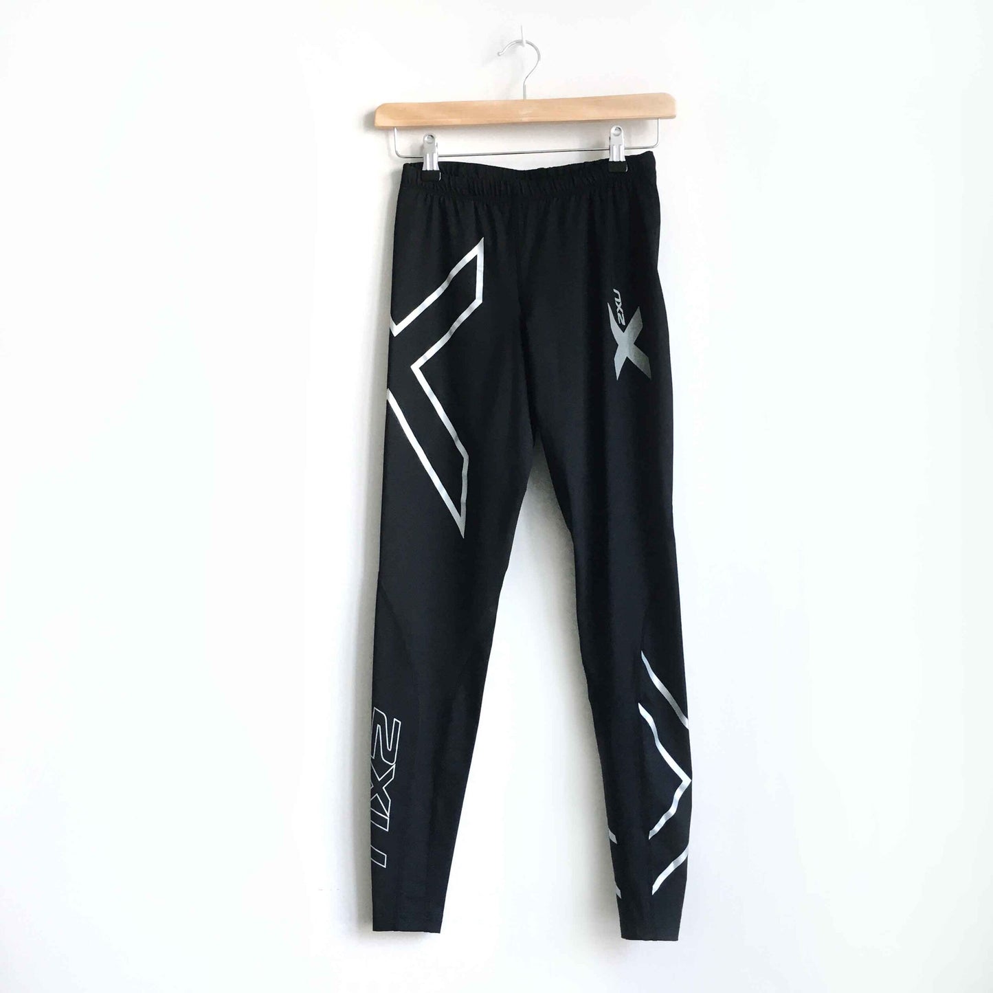 2XU mid-rise compression training tights - size MT