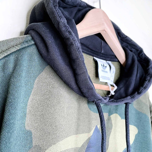 adidas camo hooded colour block sweatshirt - size medium