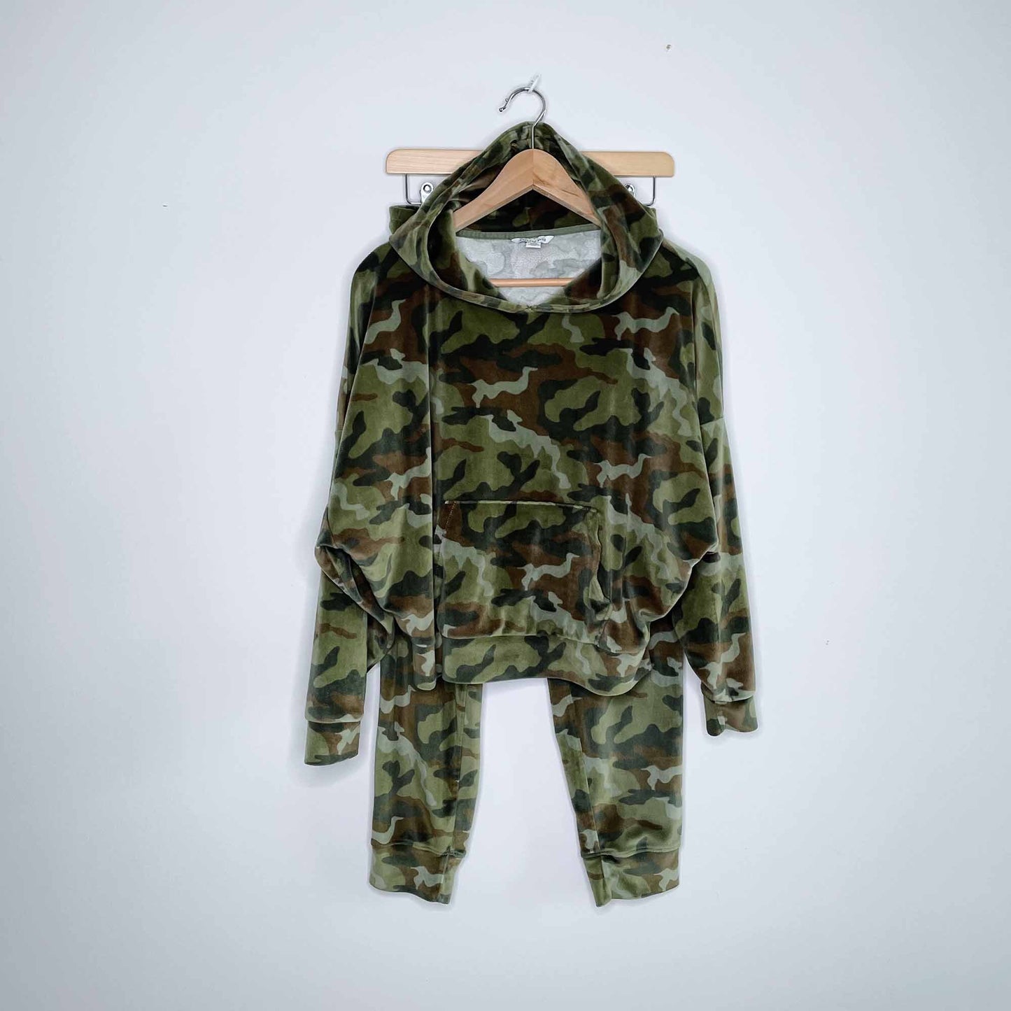 American Eagle velour camo hoodie and joggers - size Small