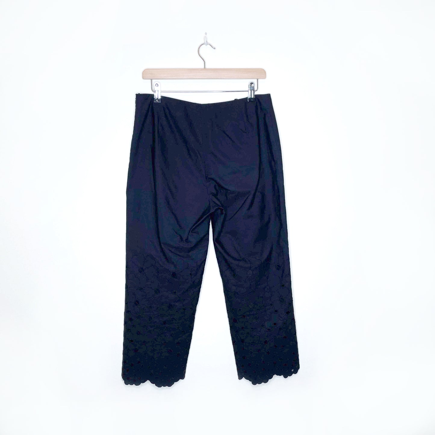 akris punto navy blue flower eyelet hem capri - size 10