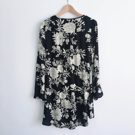 Amuse Society bell sleeve Floral Dress - size Small